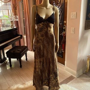 A sleepwear set in animal print, excellent condition